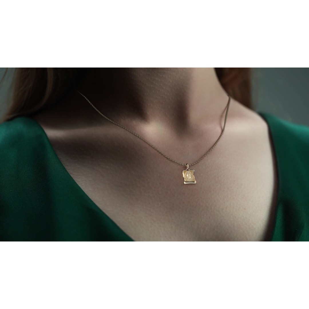 10K Gold Italian Virgin Mary Medal Necklace