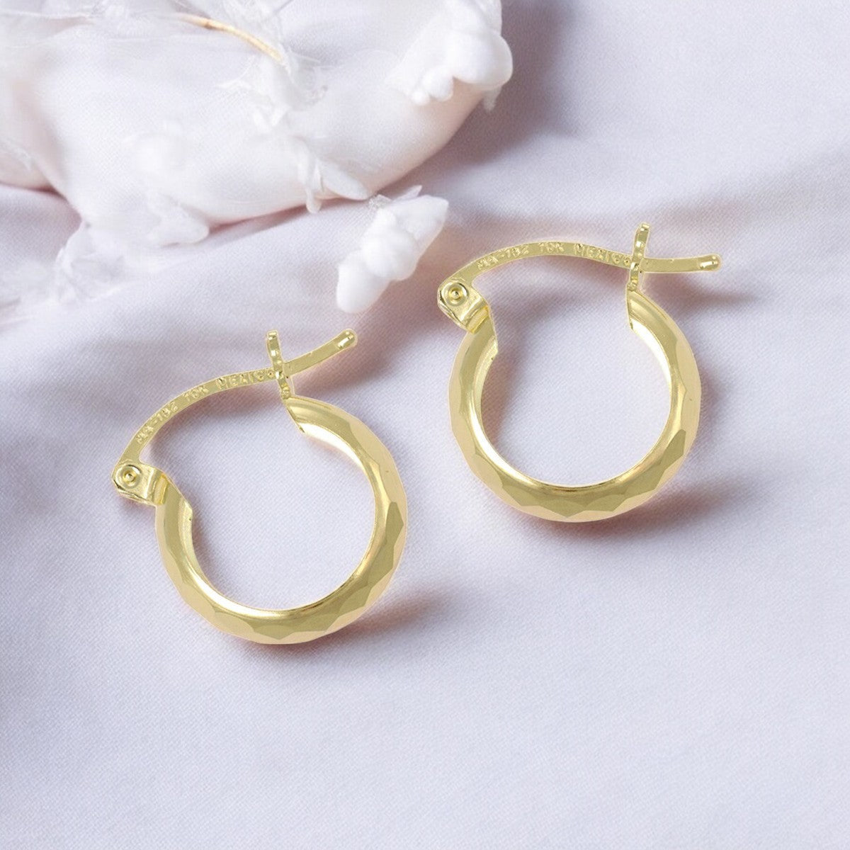 10k Gold Diamond-Cut Rhombus Bangle Earring